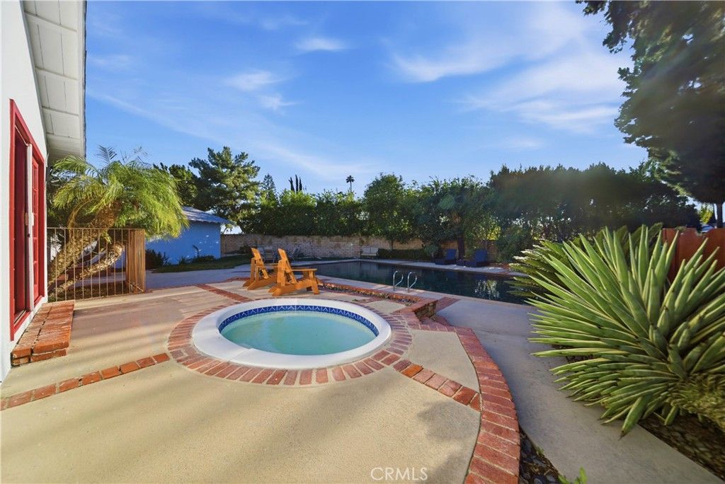 Image 37 of property listing at 10225 Donna, Northridge, CA 91324