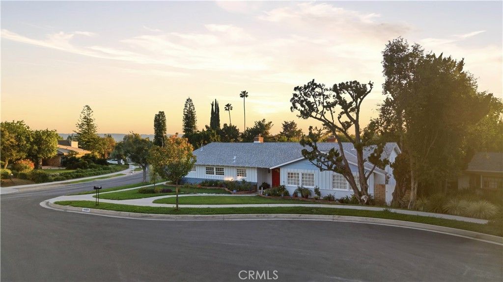 Image 40 of property listing at 10225 Donna, Northridge, CA 91324