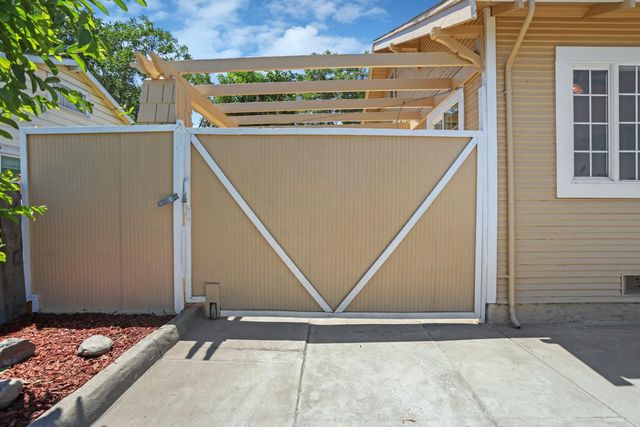 1520 N Berkeley Ave, Stockton, CA 95205