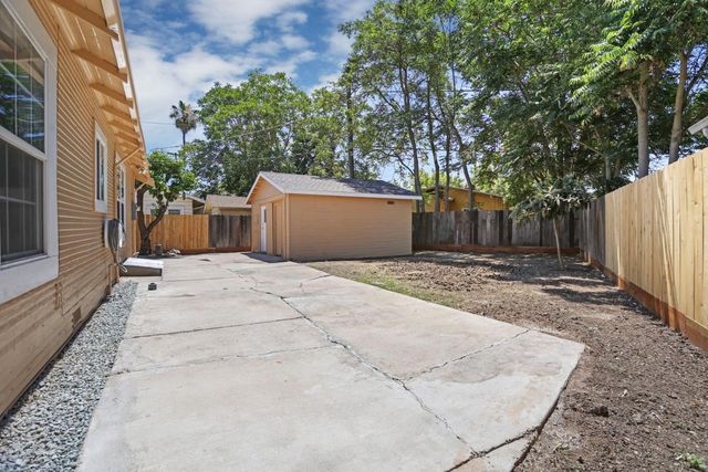 1520 N Berkeley Ave, Stockton, CA 95205