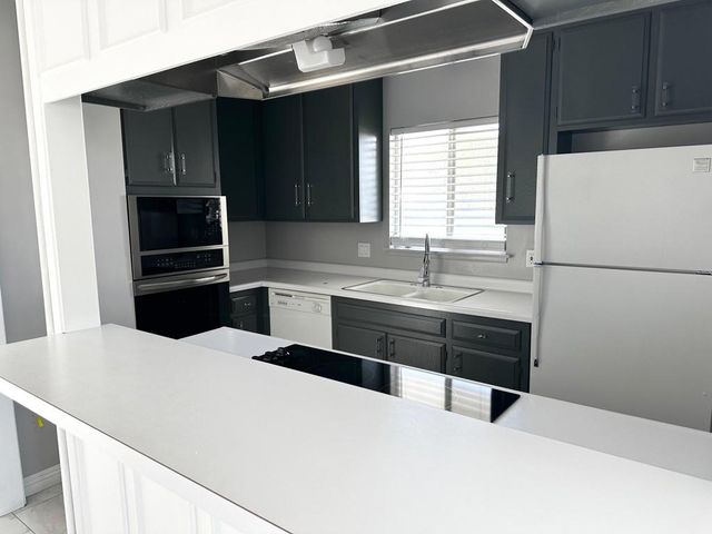 2210 S Calle Palo Fierro 37, Palm Springs, CA 92264