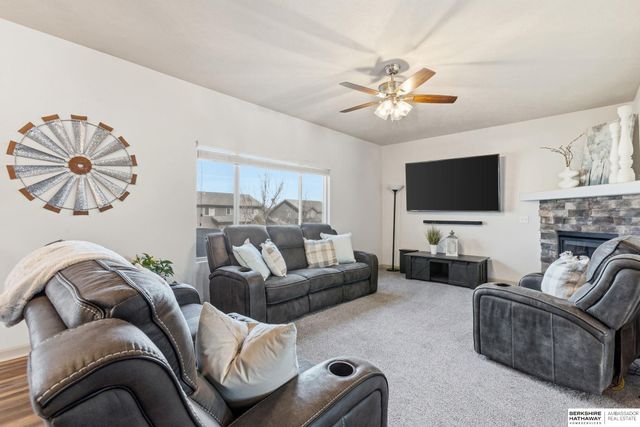 17302 Larimore Avenue, Omaha, NE 68116