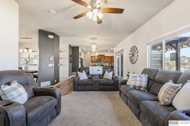 17302 Larimore Avenue, Omaha, NE 68116