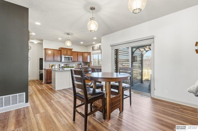 17302 Larimore Avenue, Omaha, NE 68116