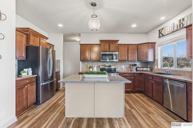 17302 Larimore Avenue, Omaha, NE 68116