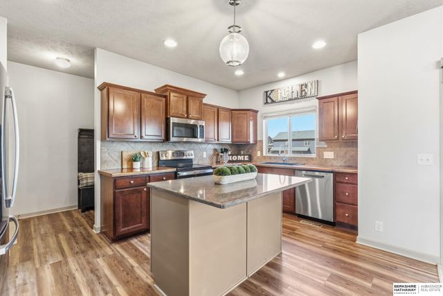 17302 Larimore Avenue, Omaha, NE 68116