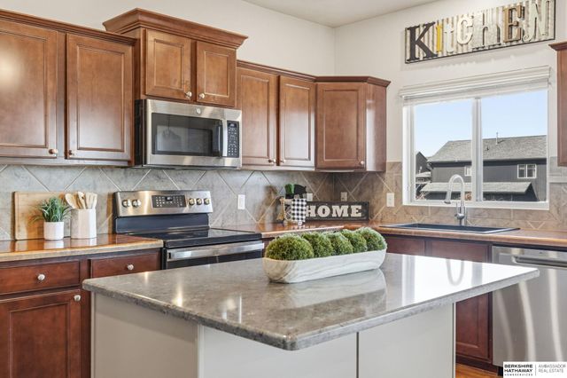 17302 Larimore Avenue, Omaha, NE 68116