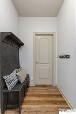 17302 Larimore Avenue, Omaha, NE 68116