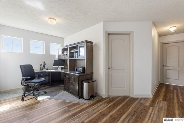 17302 Larimore Avenue, Omaha, NE 68116