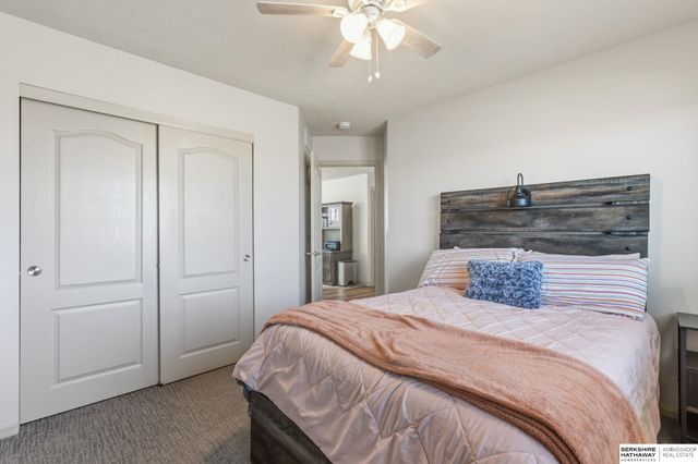 17302 Larimore Avenue, Omaha, NE 68116