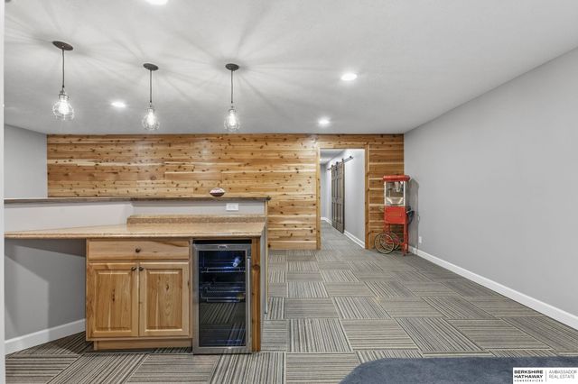 17302 Larimore Avenue, Omaha, NE 68116