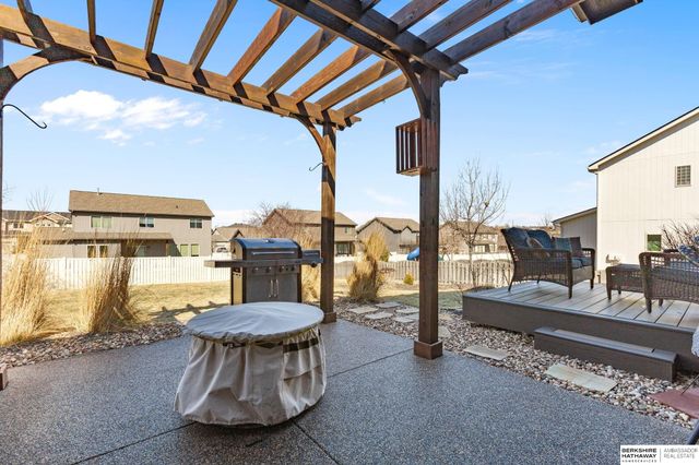 17302 Larimore Avenue, Omaha, NE 68116