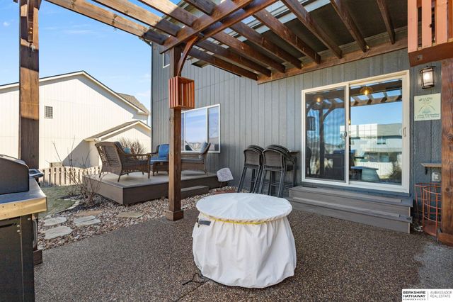 17302 Larimore Avenue, Omaha, NE 68116