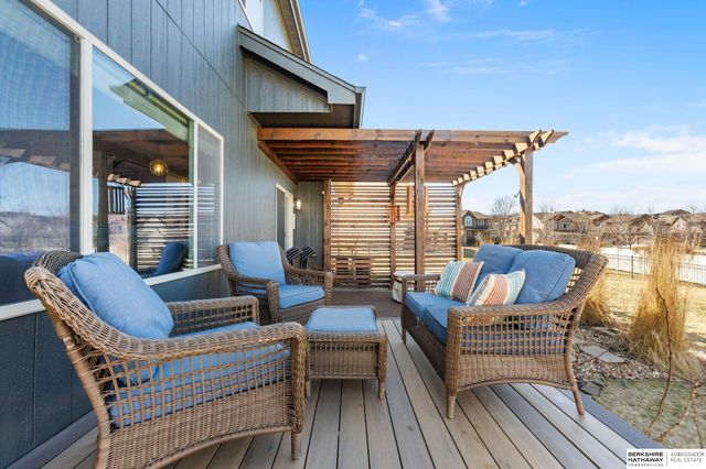 17302 Larimore Avenue, Omaha, NE 68116