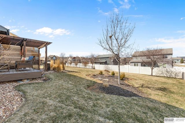 17302 Larimore Avenue, Omaha, NE 68116