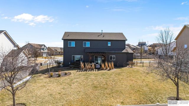 17302 Larimore Avenue, Omaha, NE 68116