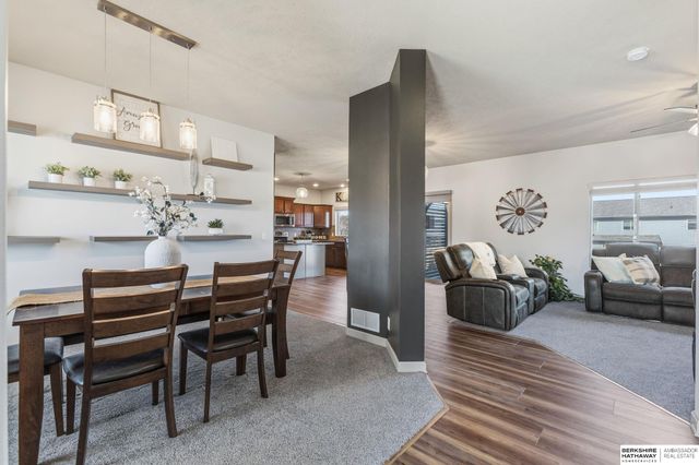 17302 Larimore Avenue, Omaha, NE 68116