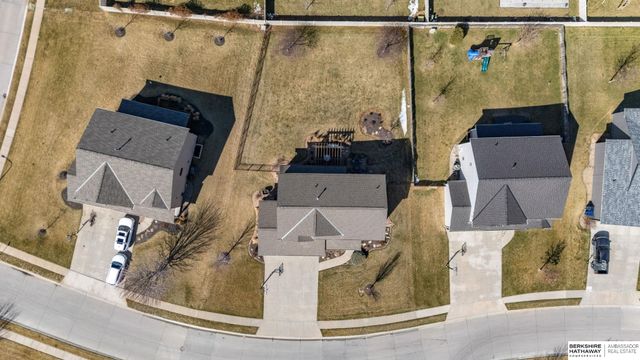 17302 Larimore Avenue, Omaha, NE 68116