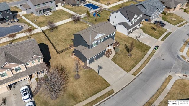 17302 Larimore Avenue, Omaha, NE 68116