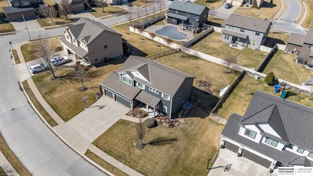 17302 Larimore Avenue, Omaha, NE 68116