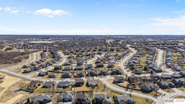 17302 Larimore Avenue, Omaha, NE 68116