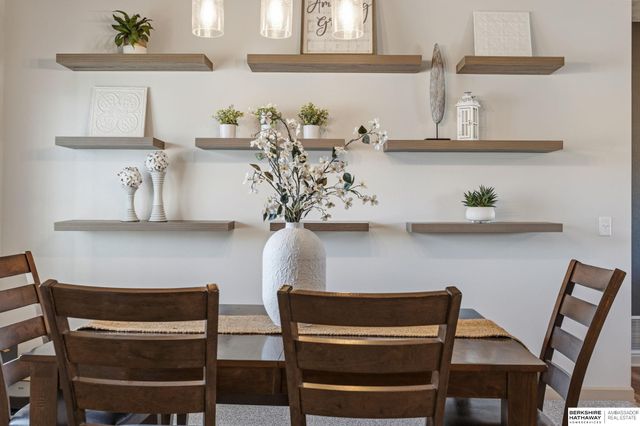 17302 Larimore Avenue, Omaha, NE 68116