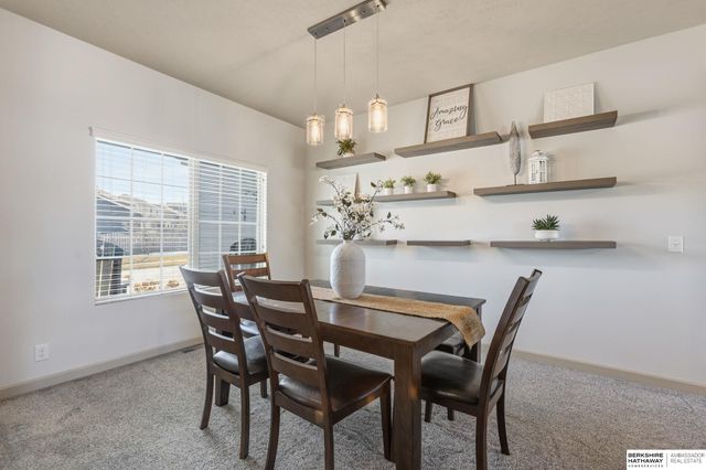 17302 Larimore Avenue, Omaha, NE 68116