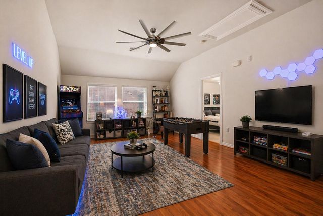4438 W Maple Drive, Friendswood, TX 77546