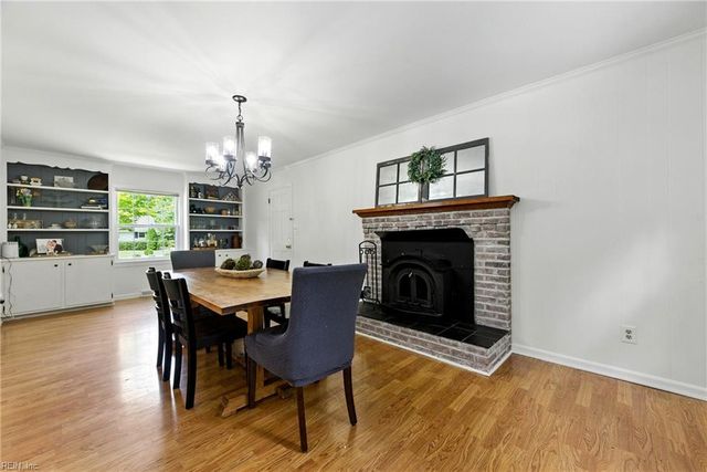 208 Wildwood DR, Yorktown, VA 23692