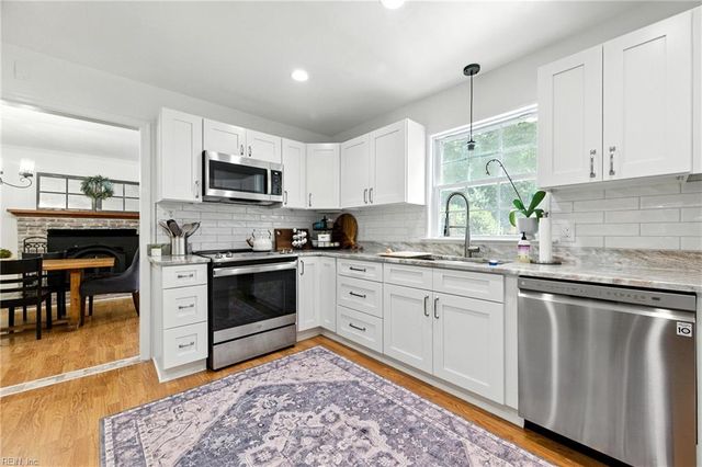 208 Wildwood DR, Yorktown, VA 23692