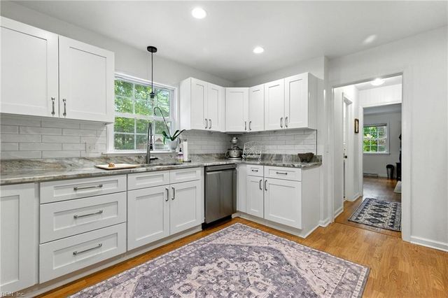 208 Wildwood DR, Yorktown, VA 23692