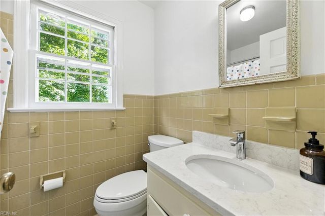 208 Wildwood DR, Yorktown, VA 23692