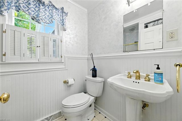 208 Wildwood DR, Yorktown, VA 23692
