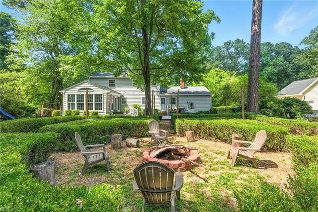 208 Wildwood DR, Yorktown, VA 23692