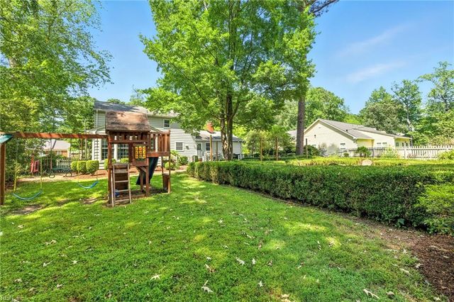 208 Wildwood DR, Yorktown, VA 23692