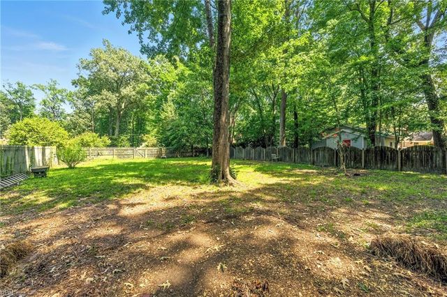 208 Wildwood DR, Yorktown, VA 23692