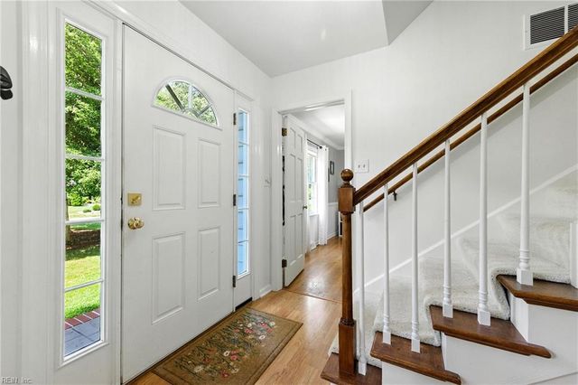 208 Wildwood DR, Yorktown, VA 23692
