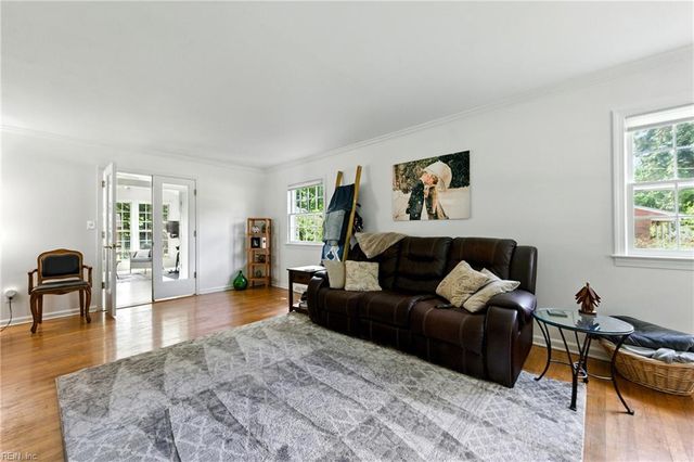 208 Wildwood DR, Yorktown, VA 23692