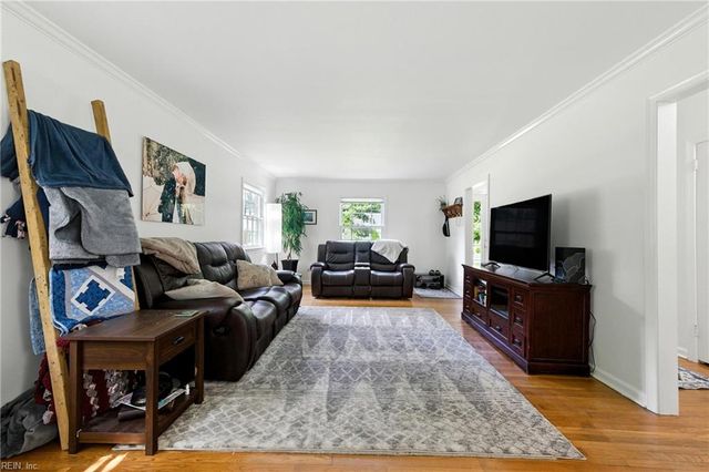 208 Wildwood DR, Yorktown, VA 23692