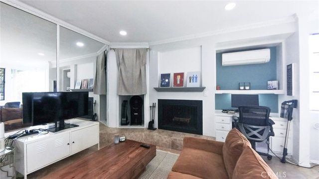 2575 E 19th Street 17, Signal Hill, CA 90755