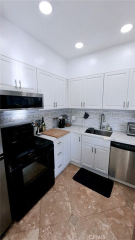 2575 E 19th Street 17, Signal Hill, CA 90755