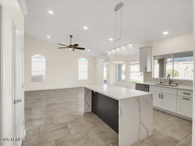 14841 N 42nd Place, Phoenix, AZ 85032