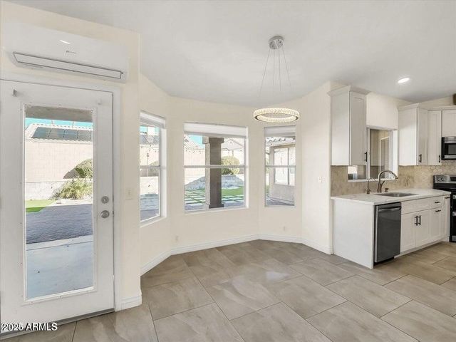 14841 N 42nd Place, Phoenix, AZ 85032