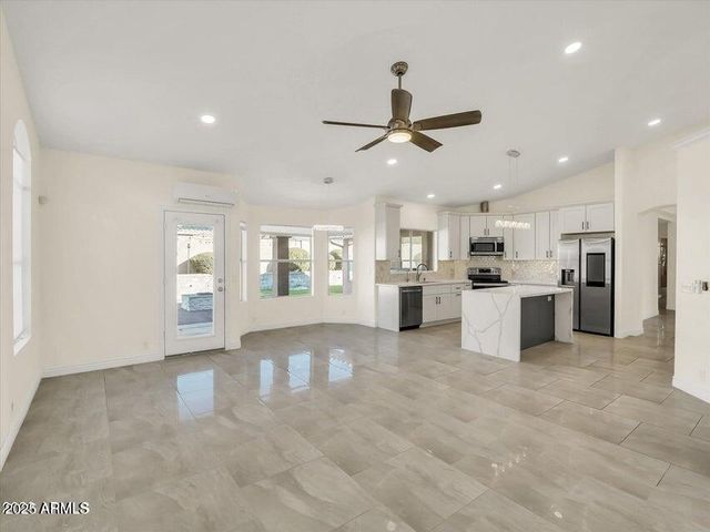 14841 N 42nd Place, Phoenix, AZ 85032