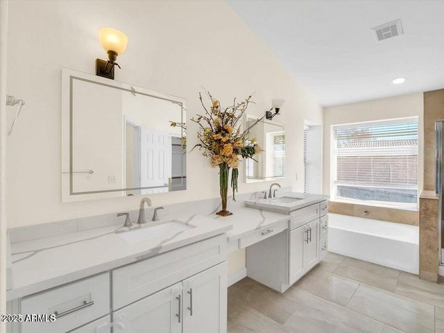 14841 N 42nd Place, Phoenix, AZ 85032