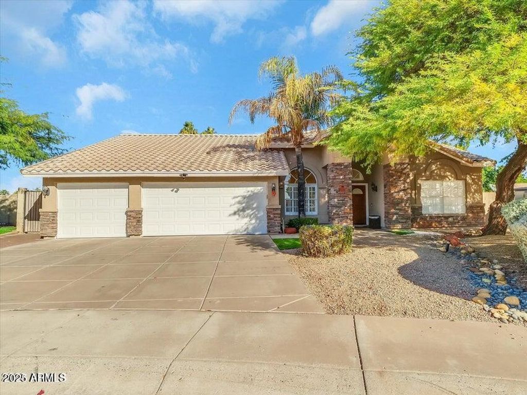14841 N 42nd Place, Phoenix, AZ 85032