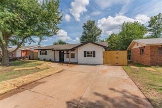 832 NW 23 Street, Moore, OK 73160