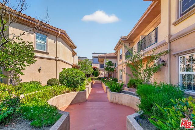 3974 Pennsylvania Avenue 103, La Crescenta, CA 91214
