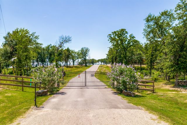 305 Cedar Creek Landing Lane, Mabank, TX 75143