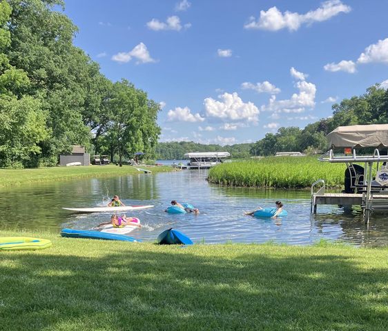 W1969 Itsa Little ROAD, Mukwonago, WI 53149